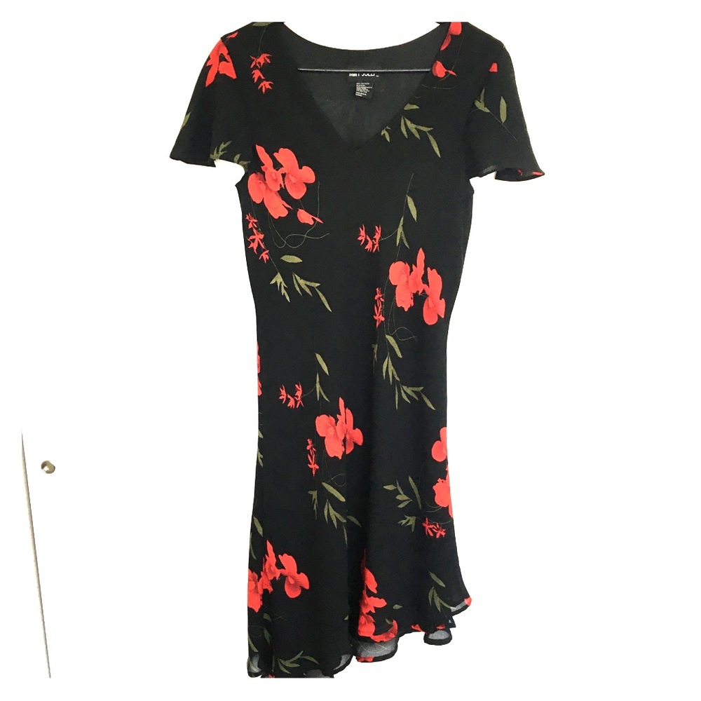 Floral dress under knees size small black and red
